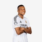 Kylian Mbappé w koszulce Realu Madryt 2024/25 z naszywką Ligi Mistrzów – oficjalne zdjęcie promocyjne na topowekoszulkipilkarskie.pl.